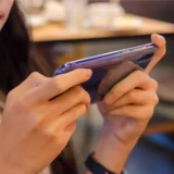 iOS 26 вимагатиме від дітей отримувати дозвіл батьків для надсилання повідомлень на нові номери
