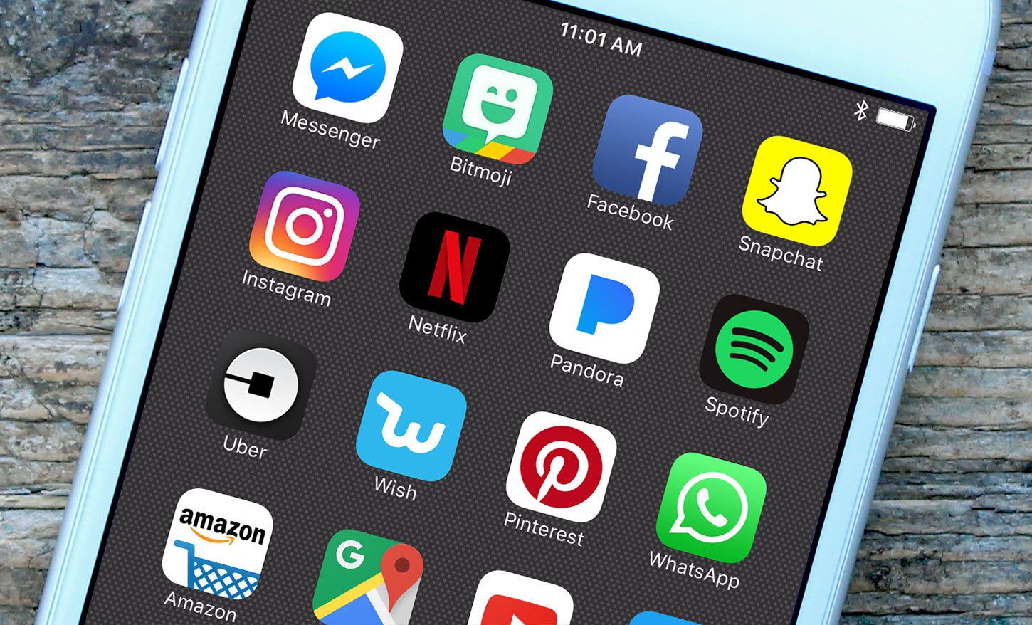 Найбільше на смартфонах українці користуються TikTok та Telegram