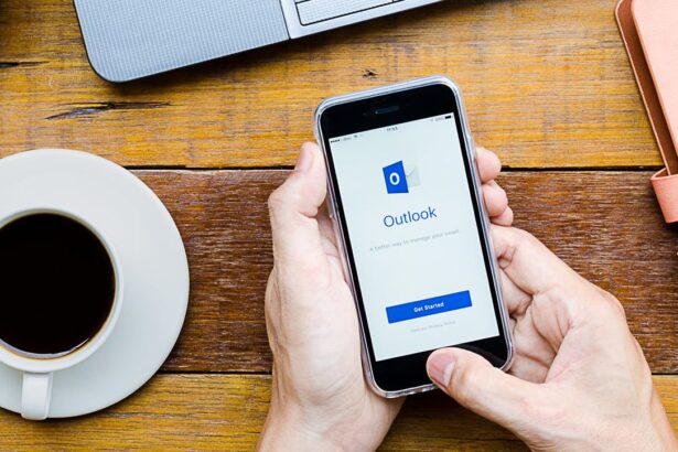 Outlook app iOS hero 1280x723