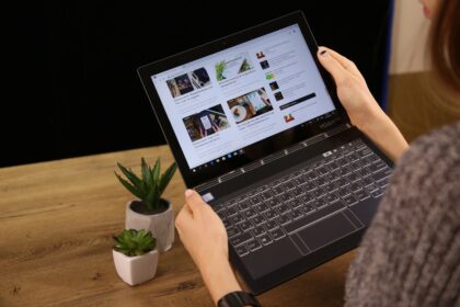 laptop yoga