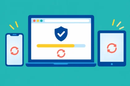 Ноутбук, смартфон і планшет із іконками синхронізації та захисту даних