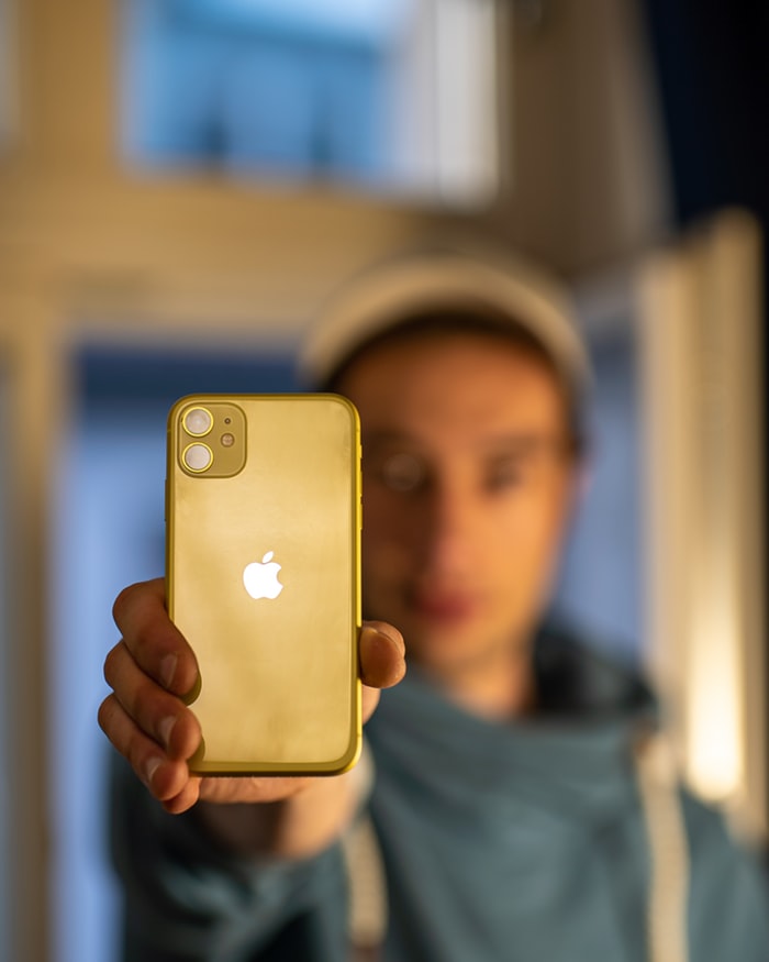 iphone 11 pro hold
