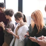 Як цифровізація суспільства створила дефіцит людського спілкування