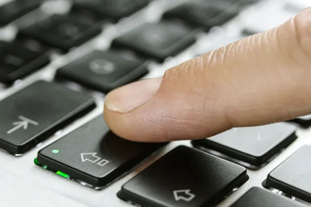 Історія Caps Lock: Чому ця функція існує