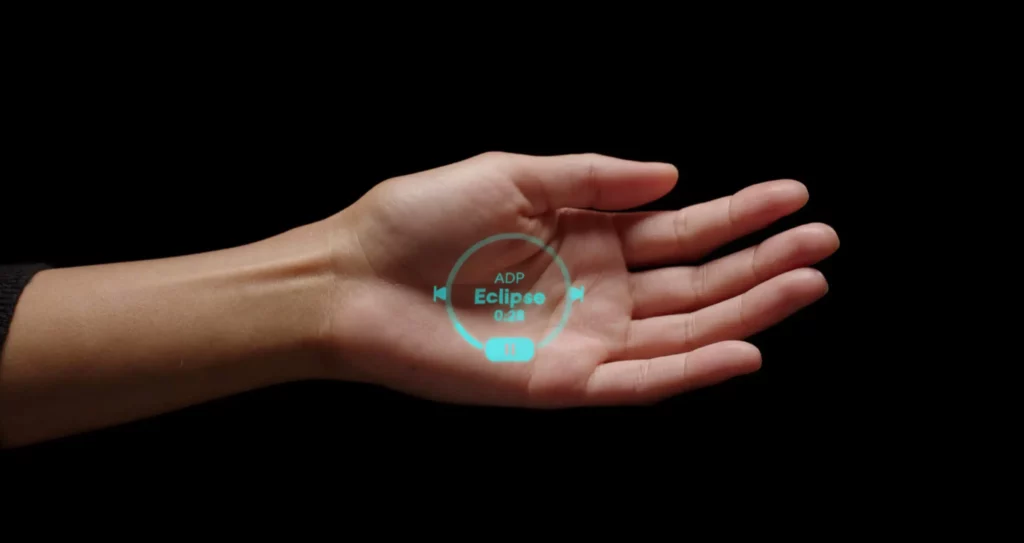 Відображення елементів керування мультимедіа на лазерному дисплеї на руці
