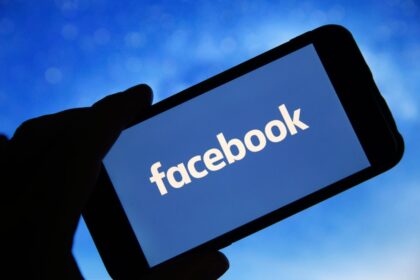 Facebook може таємно сканувати галерею фотографій вашого телефону