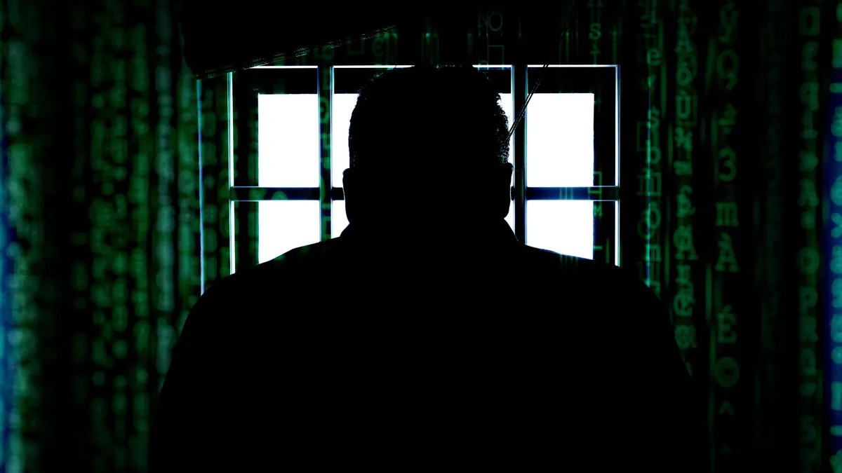 Програміст заклав у мережу роботодавця логічну бомбу, яка почала знищувати сервери після його звільнення - Cybercalm на we.ua
