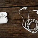 Які обрати навушники: дротові чи бездротові?