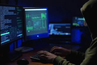 Найбільші кібератаки 2025 року: від паралічу автогіганту до витоку мільярдів паролів