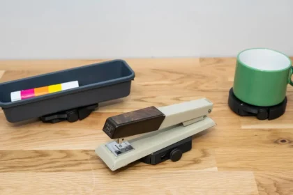 Чашки-роботи та розумні підставки: дослідники оживили побутові предмети