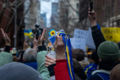 Як захистити смартфон під час протестів і масових акцій: гайд з приватності