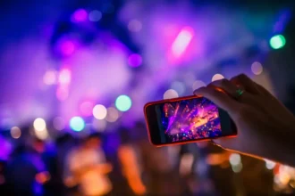 Лазер у нічному клубі може назавжди пошкодити камеру вашого смартфона