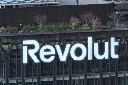 Revolut передав шахраям паспорти й фінансові дані клієнтів: фальшиві запити надійшли зі справжньої урядової пошти