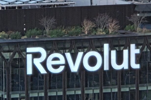 Revolut передав шахраям паспорти й фінансові дані клієнтів: фальшиві запити надійшли зі справжньої урядової пошти