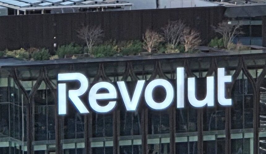 Revolut передав шахраям паспорти й фінансові дані клієнтів: фальшиві запити надійшли зі справжньої урядової пошти