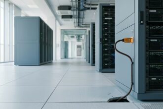 LLMjacking: як кіберзлочинці наживаються на корпоративних ШІ-акаунтах і як захистити бізнес