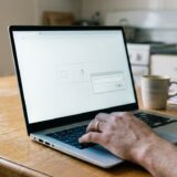 CERT-UA: понад 100 зламаних сайтів показують фальшиву перевірку Cloudflare і заражають компʼютери викрадачем даних LunexStealer