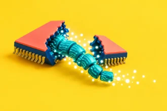 Розрізаний мікрочіп з синім енергетичним стрічкоподібним потоком