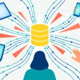 Люди з планшетом, телефоном і ноутбуком підключаються до центральної бази даних